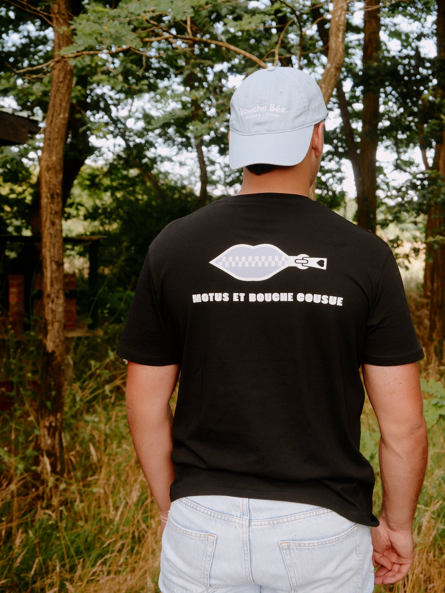 Tee shirt motus et bouche cousue