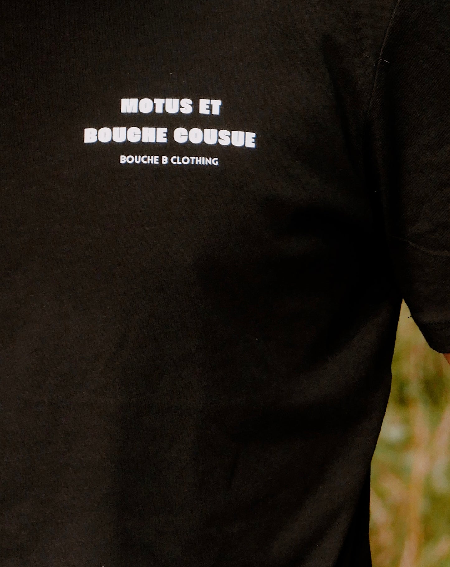 Tee shirt motus et bouche cousue